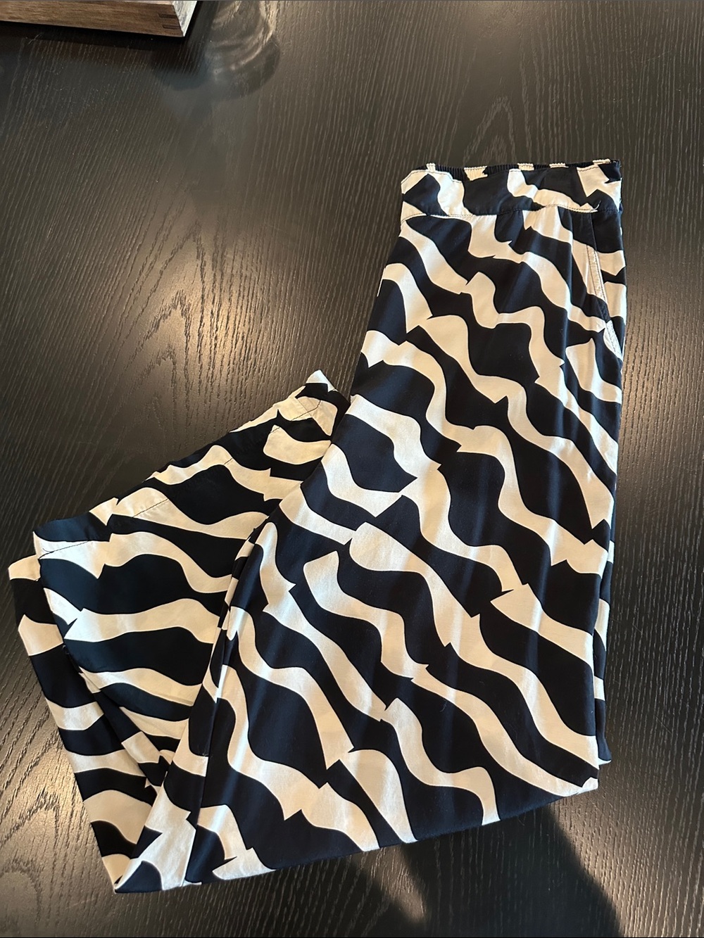 Black & White Wavy-Print pant